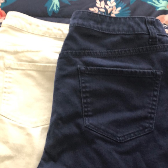 Mid Rise Skinny - Picture 2 of 4